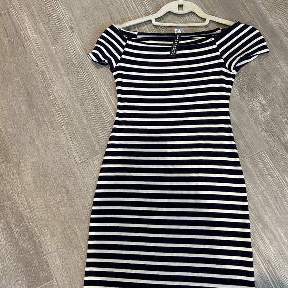 Navy blue and white cotton off the shoulder dress in size medium - Picture 3 of 3